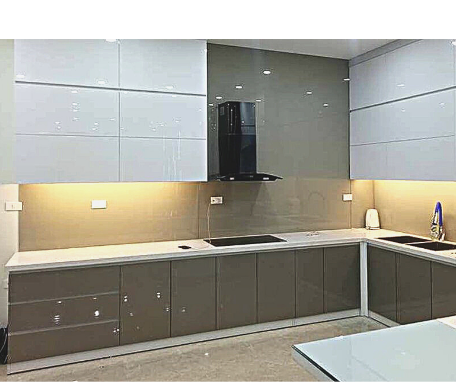 kính ốp bếp màu vàng kem