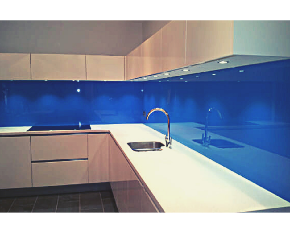 kính ốp bếp màu xanh dương
