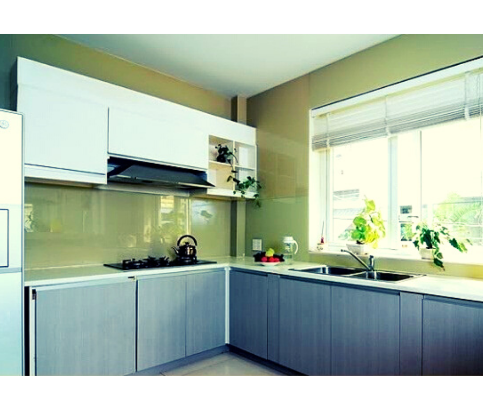 Kính màu ốp bếp xanh úa